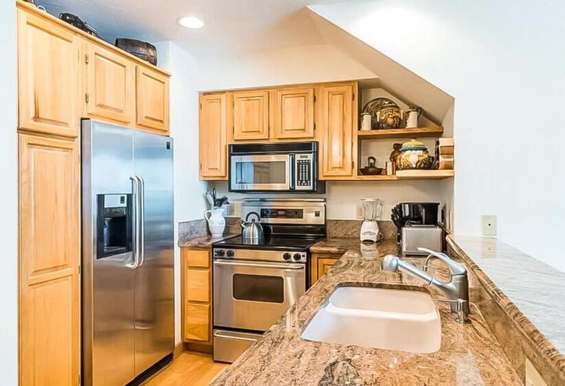 فندق Cimarron Mountain Retreat