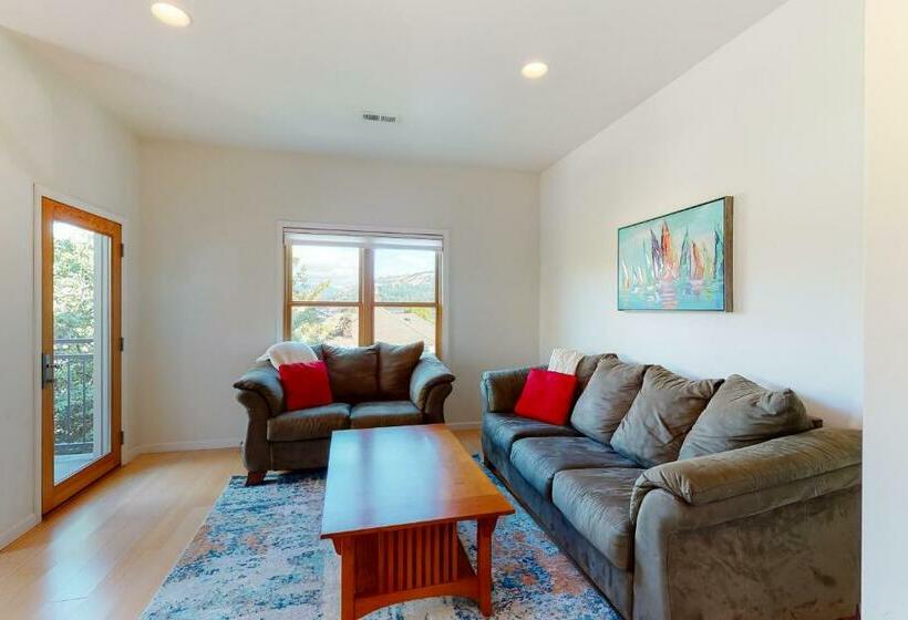 בית מלון כפרי Hood River Hideaway