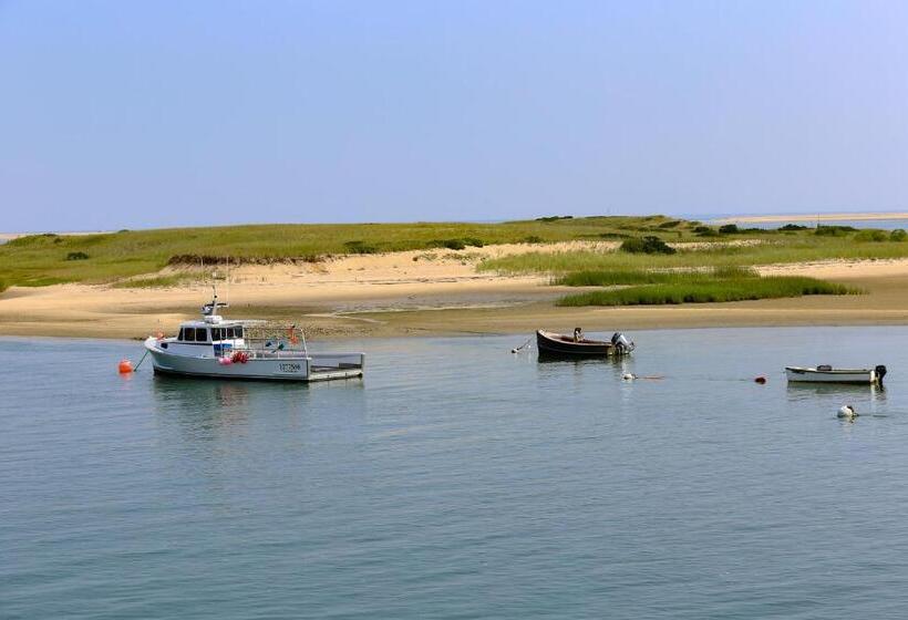 בית מלון כפרי Provincetown Paradise