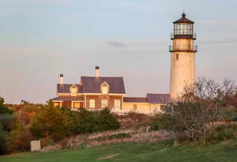 هتل Provincetown Paradise