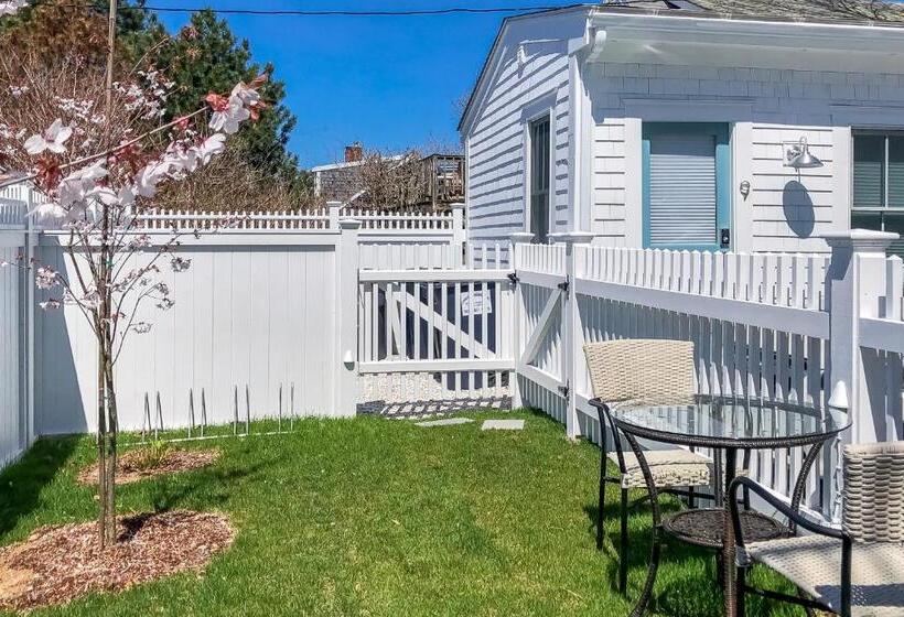 בית מלון כפרי Provincetown Paradise