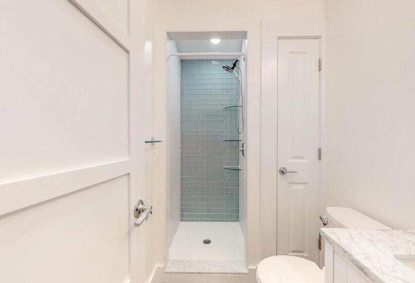 בית מלון כפרי Provincetown Paradise