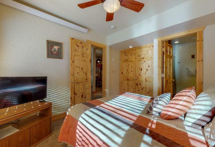 בית מלון כפרי Wine Down In Granby