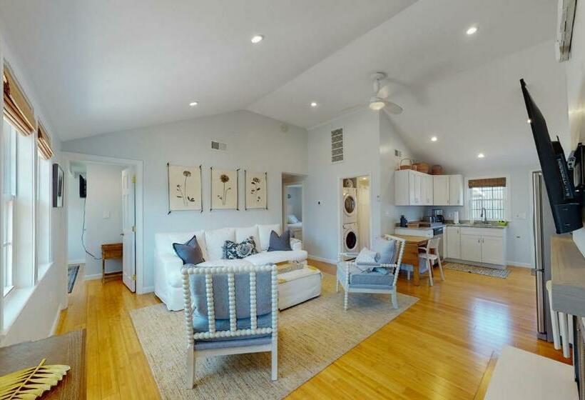 בית מלון כפרי Downtown Beach Cottage