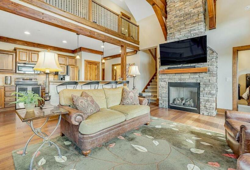 فندق Red Tail Summit