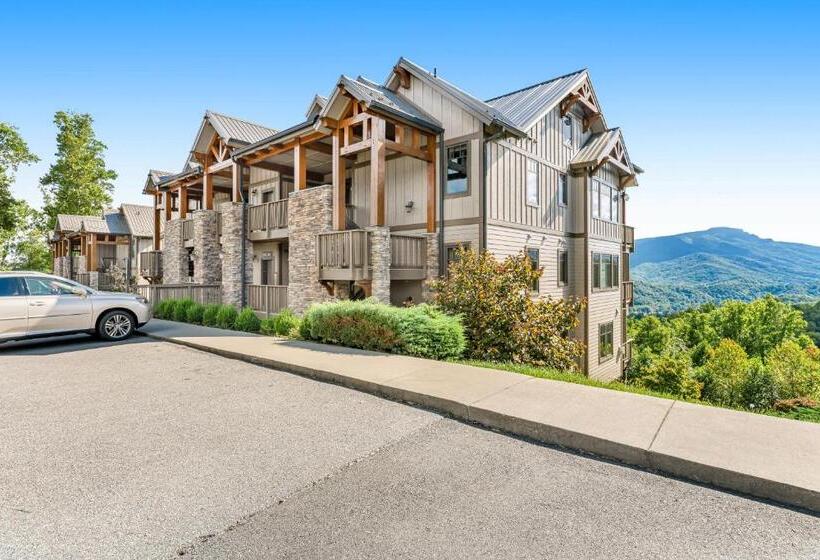 فندق Red Tail Summit