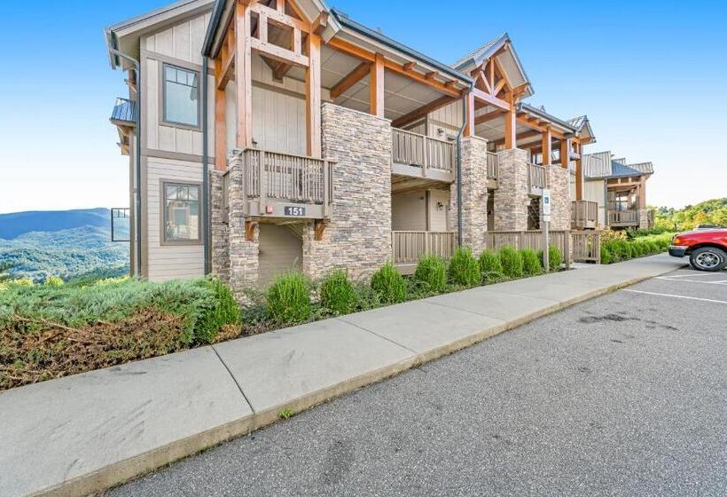 فندق Red Tail Summit