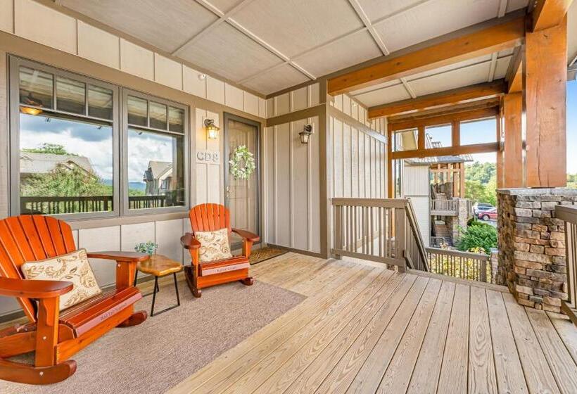 فندق Red Tail Summit