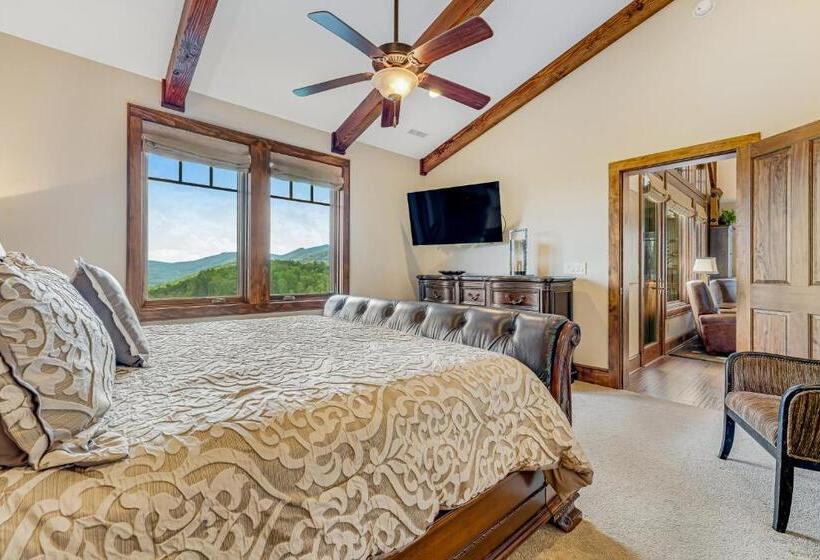 فندق Red Tail Summit