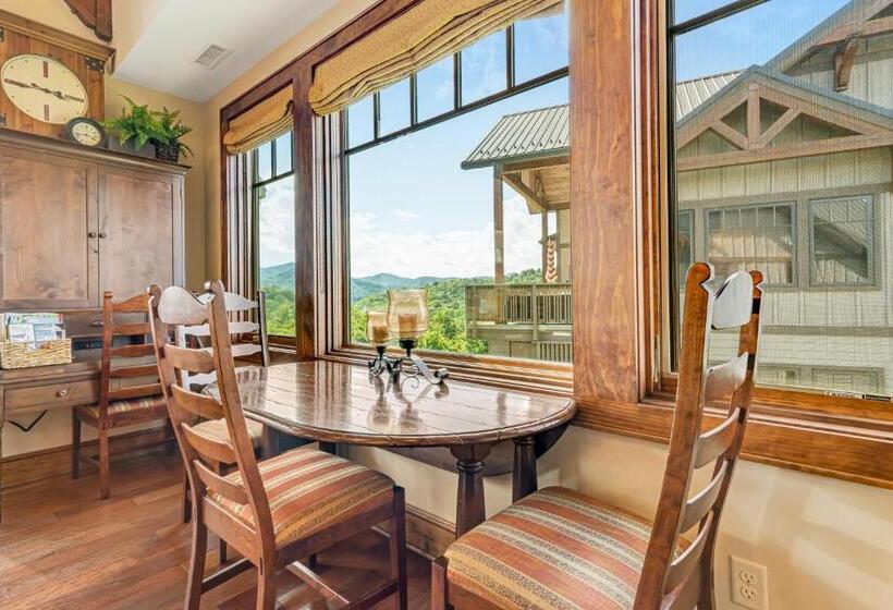 فندق Red Tail Summit