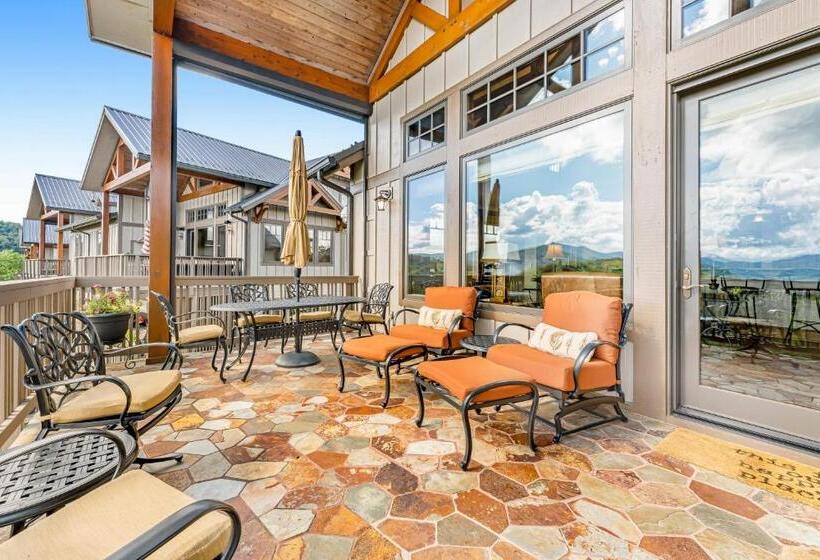 فندق Red Tail Summit