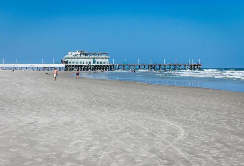 Отель Shores Club 105 Shores Club Retreat