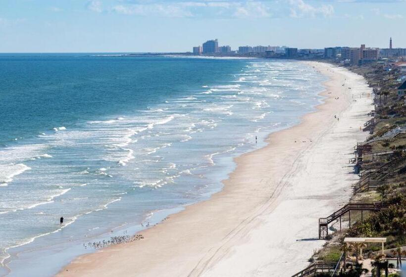 Отель Shores Club 105 Shores Club Retreat