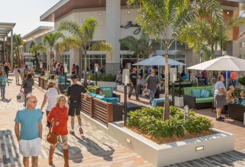 Отель Shores Club 105 Shores Club Retreat