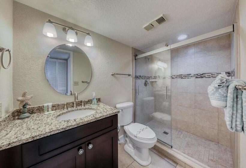 Отель Shores Club 105 Shores Club Retreat