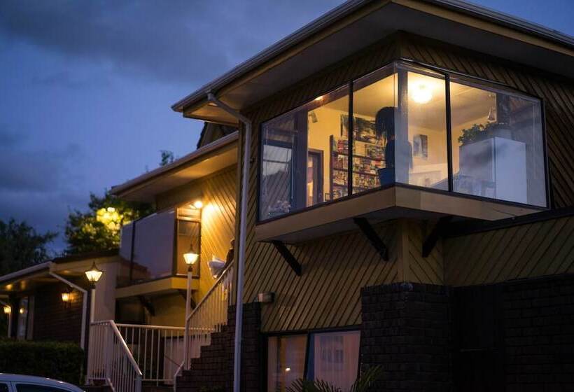 Hotel Ace Motor Lodge