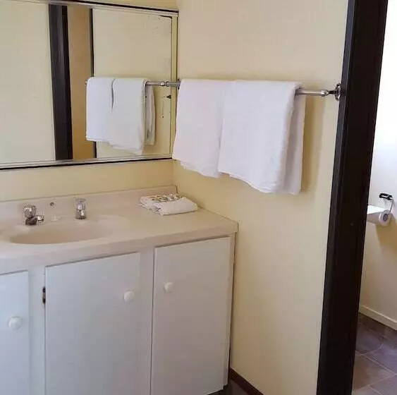 Hotel Ace Motor Lodge