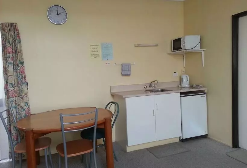 Hotel Ace Motor Lodge