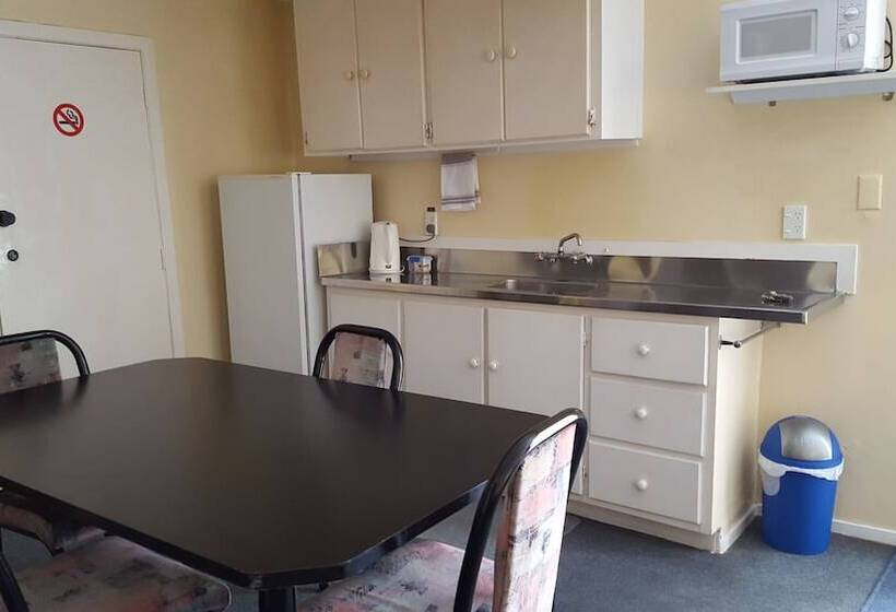 Hotel Ace Motor Lodge