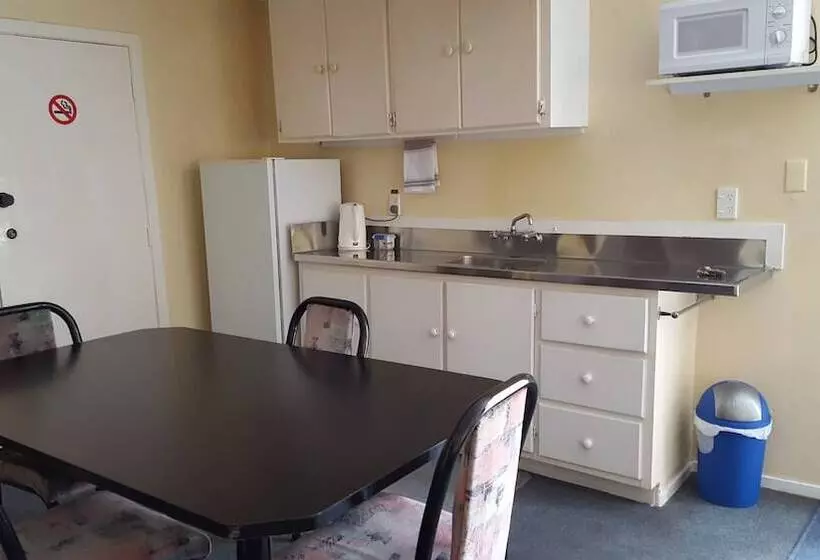 Hotel Ace Motor Lodge