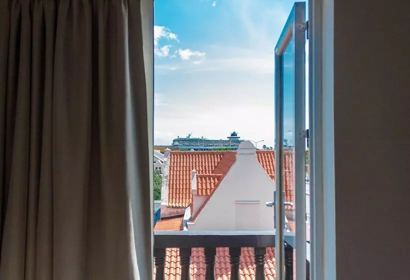 هتل Curacao Suites