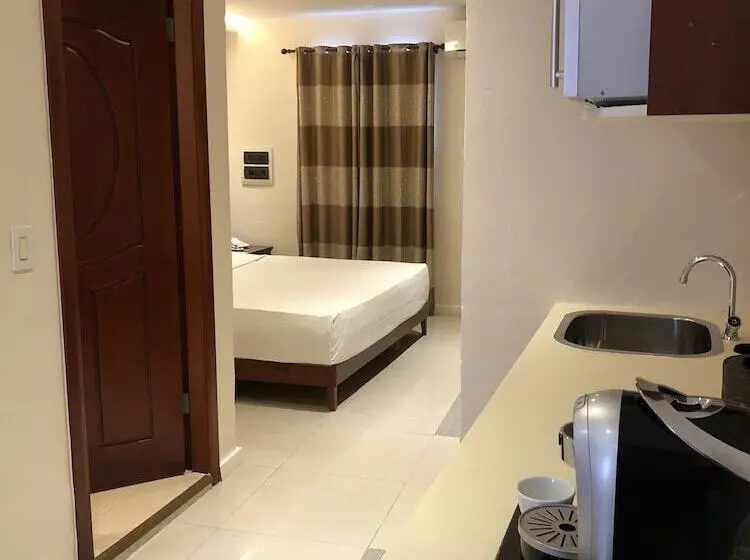 هتل Curacao Suites