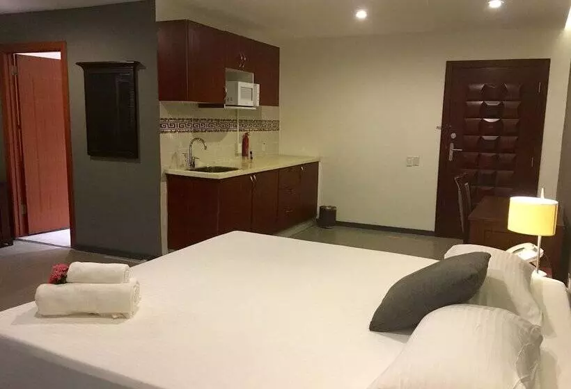 هتل Curacao Suites