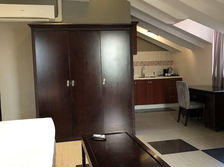 هتل Curacao Suites