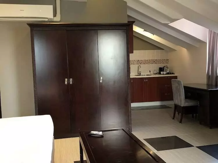 هتل Curacao Suites