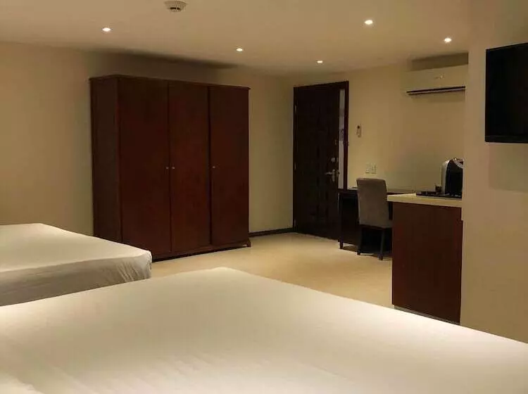هتل Curacao Suites