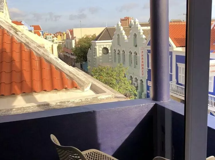 هتل Curacao Suites