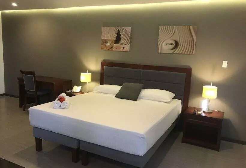 هتل Curacao Suites