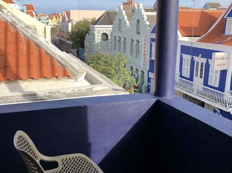 هتل Curacao Suites