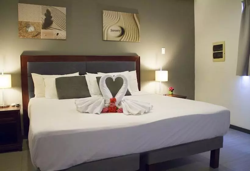هتل Curacao Suites