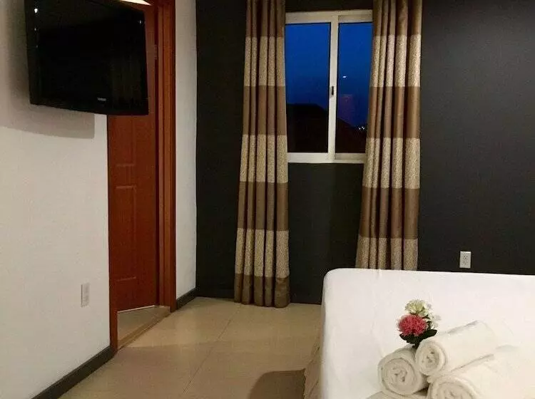 هتل Curacao Suites