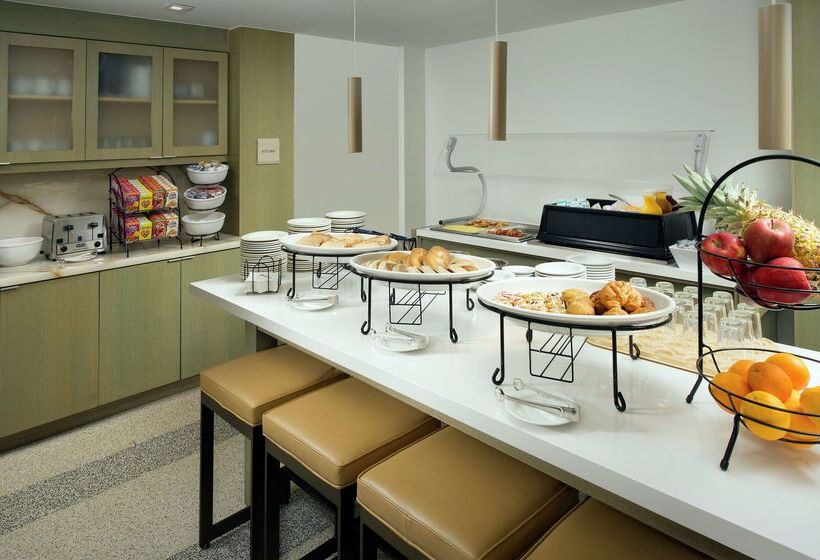 فندق Hilton Garden Inn Miami South Beach