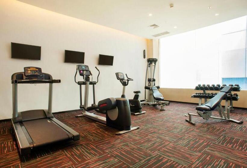 בית מלון כפרי Holiday Inn Express Surabaya Centerpoint, An Ihg