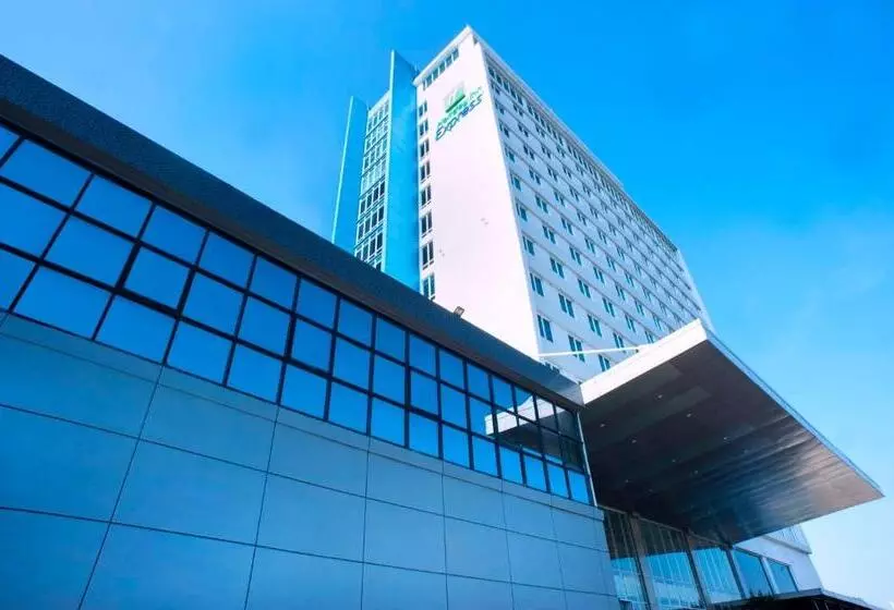 Szálloda Holiday Inn Express Surabaya Centerpoint, An Ihg