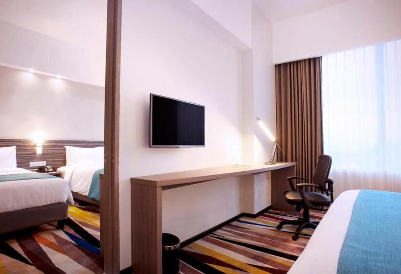 בית מלון כפרי Holiday Inn Express Surabaya Centerpoint, An Ihg