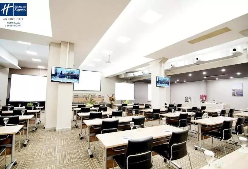 Szálloda Holiday Inn Express Surabaya Centerpoint, An Ihg