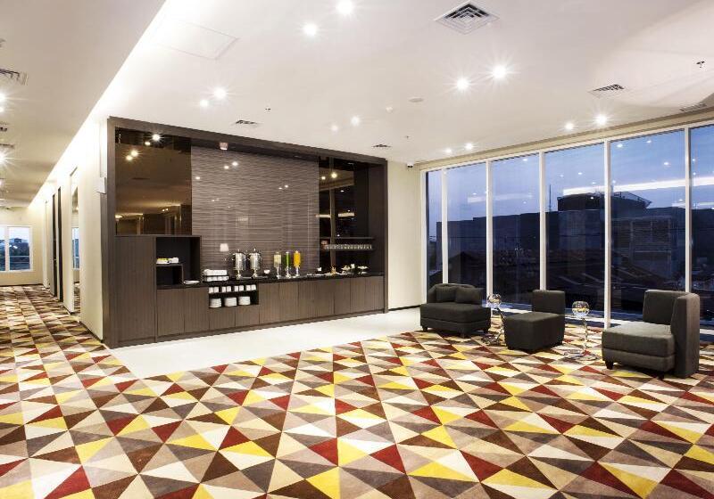 בית מלון כפרי Holiday Inn Express Surabaya Centerpoint, An Ihg