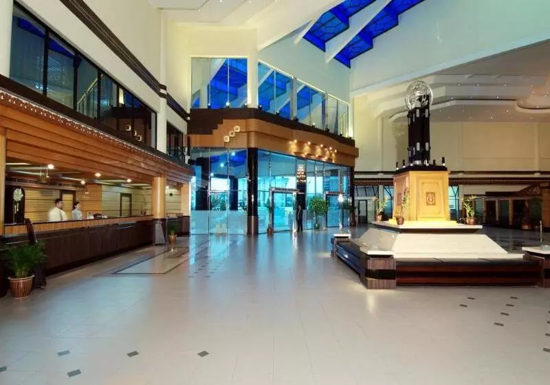 בית מלון כפרי Kapuas Palace