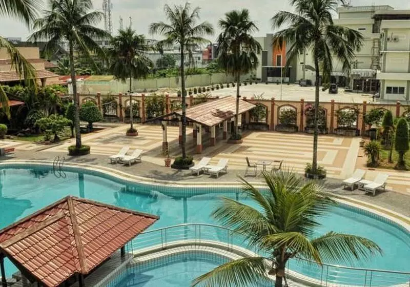 בית מלון כפרי Kapuas Palace