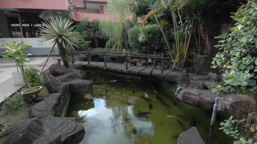 ホテル Kapuas Palace