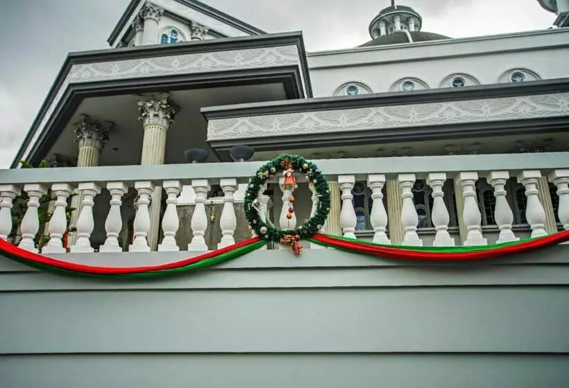 בית מלון כפרי Kapuas Palace