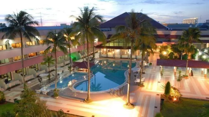 בית מלון כפרי Kapuas Palace