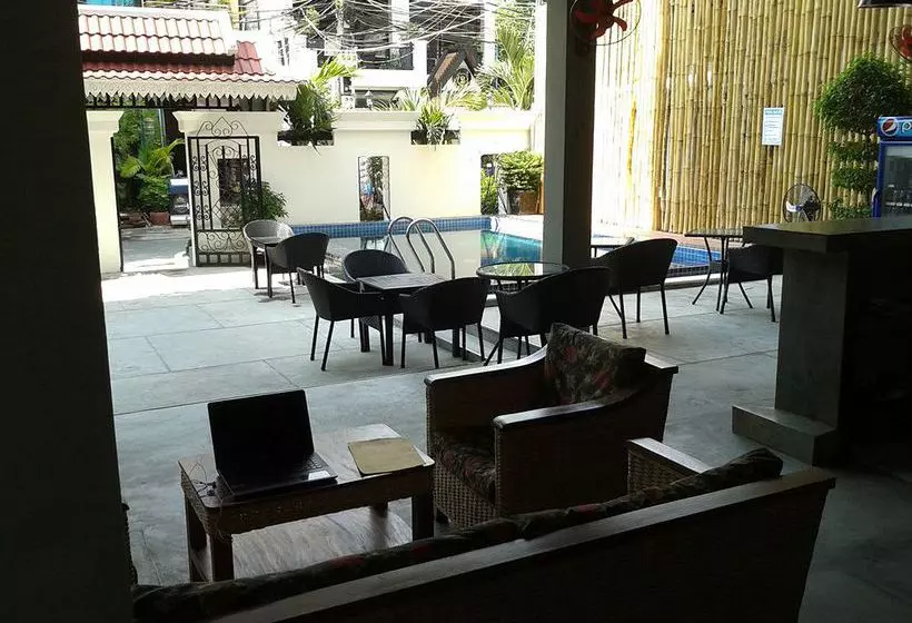 ホテル Khavi Villa