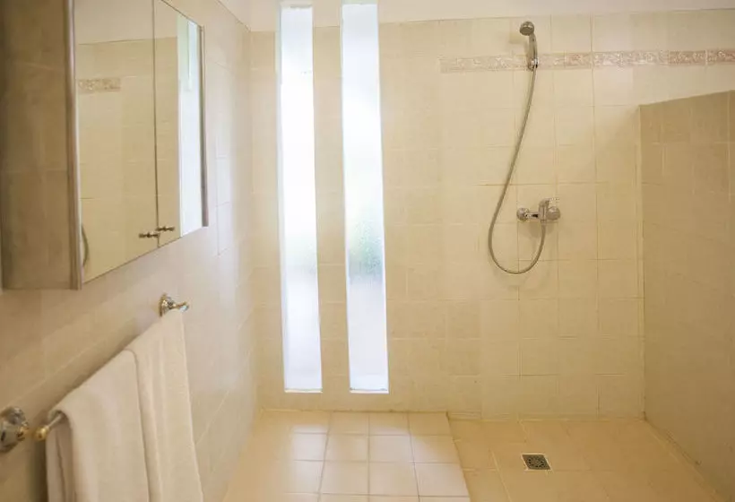 Kencana Villa Dago Private Pool