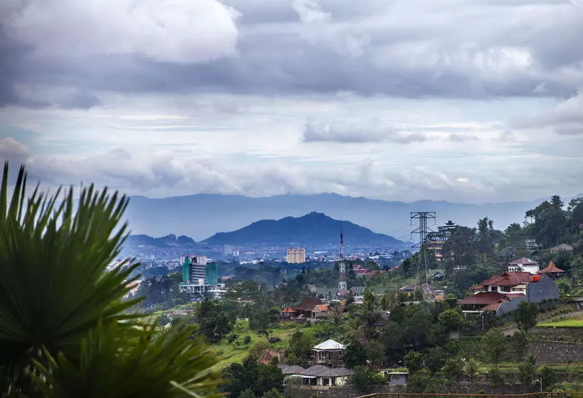 Kencana Villa Dago Private Pool