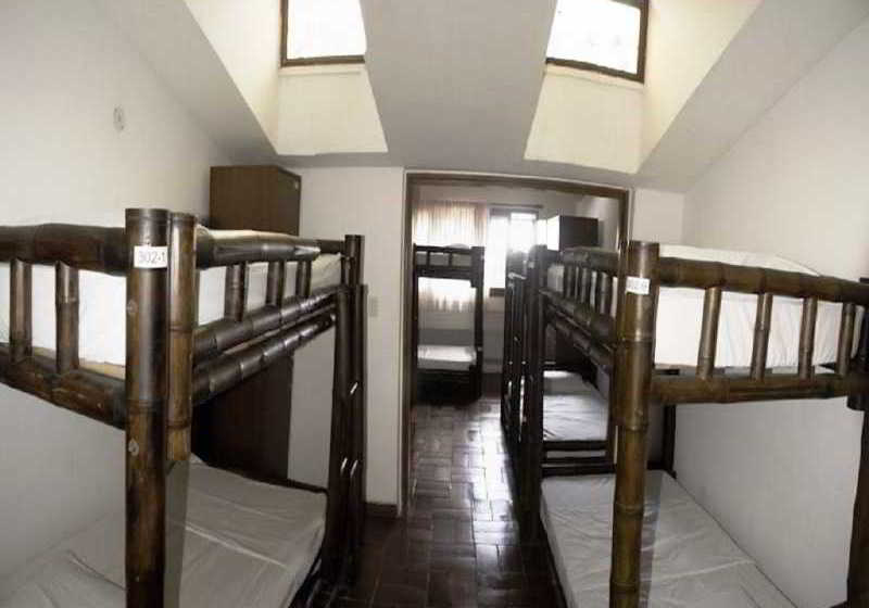 La Pinta Boogaloo Hostel